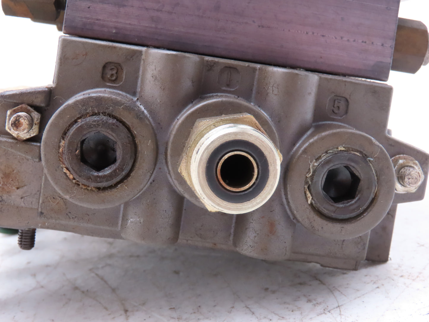 Numatics Pneumatic Solenoid Valve 8-Station Manifold 24VDC