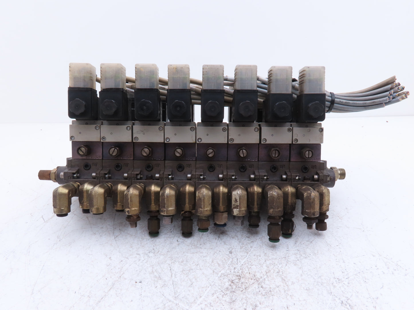Numatics Pneumatic Solenoid Valve 8-Station Manifold 24VDC