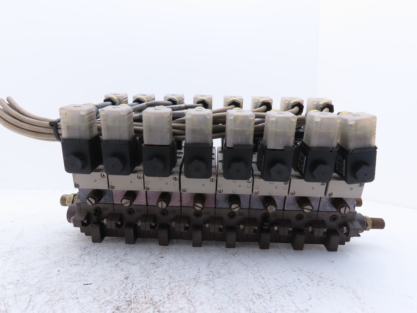 Numatics Pneumatic Solenoid Valve 8-Station Manifold 24VDC