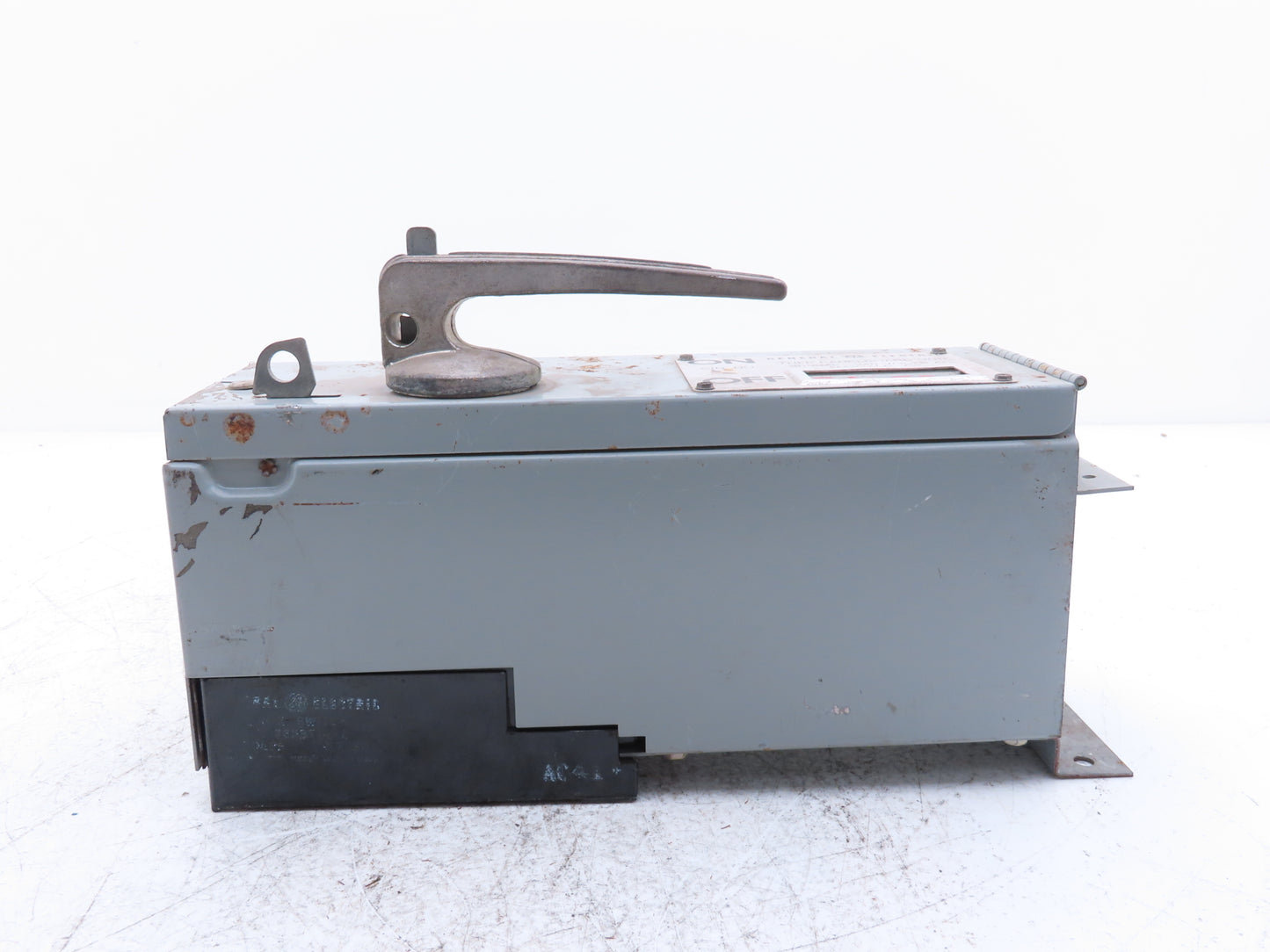 General Electric THFP321X 3-Pole Fusible Disconnect Switch Panel Mount 30A 240V