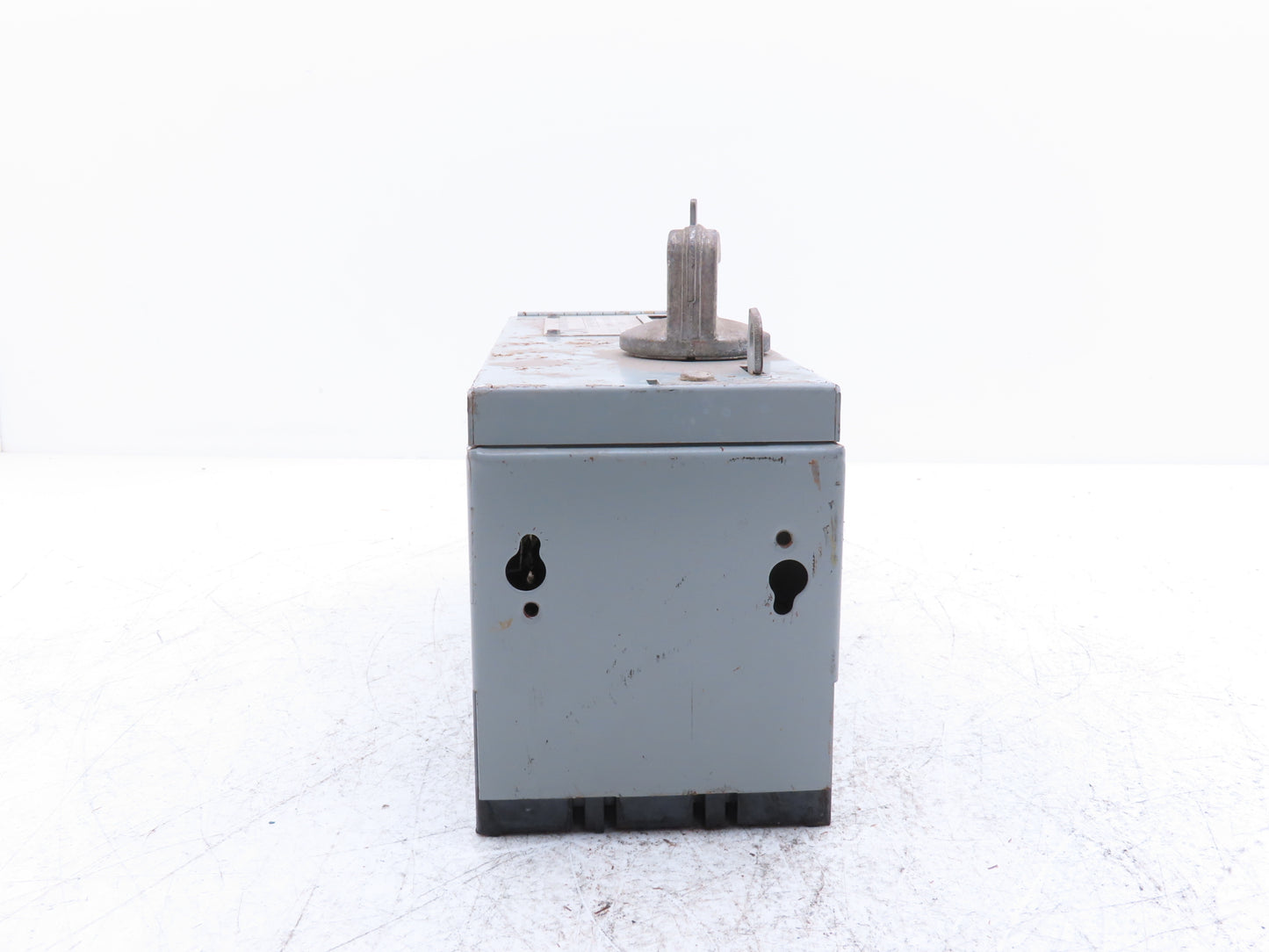 General Electric THFP321X 3-Pole Fusible Disconnect Switch Panel Mount 30A 240V