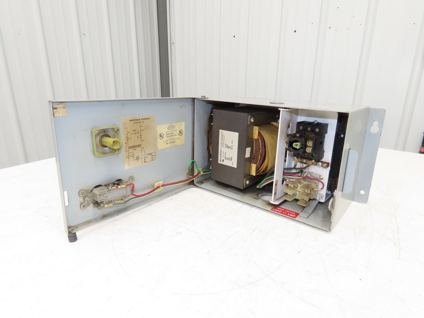 Daykin LTFS-01 U Stepdown Power Transformer Disc 2000VA HV 480V LV 120V 1PH