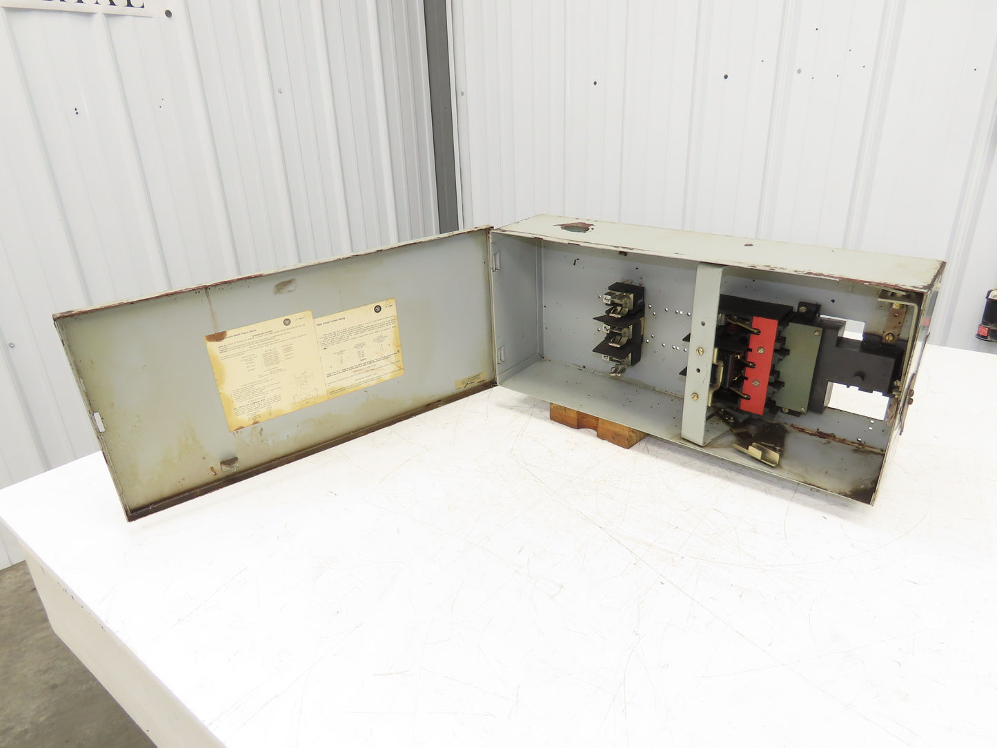Westinghouse Fusible Busway Disconnect Switch Bus Plug 60A 600VAC 3PH 3W