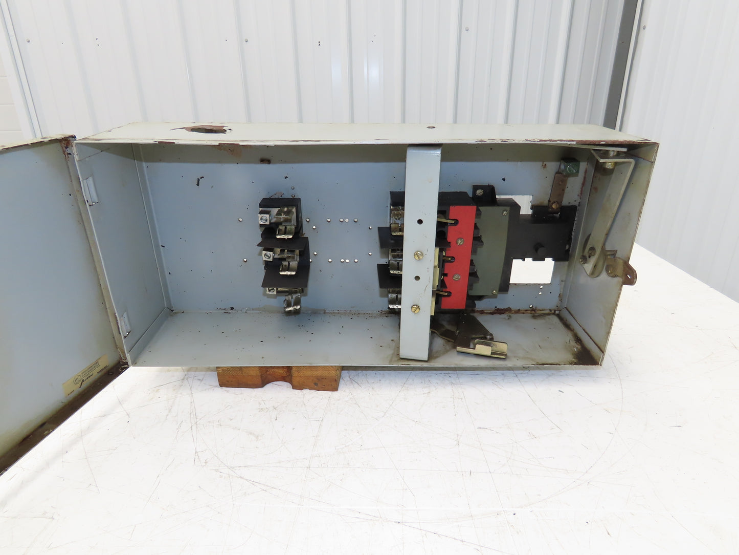 Westinghouse Fusible Busway Disconnect Switch Bus Plug 60A 600VAC 3PH 3W