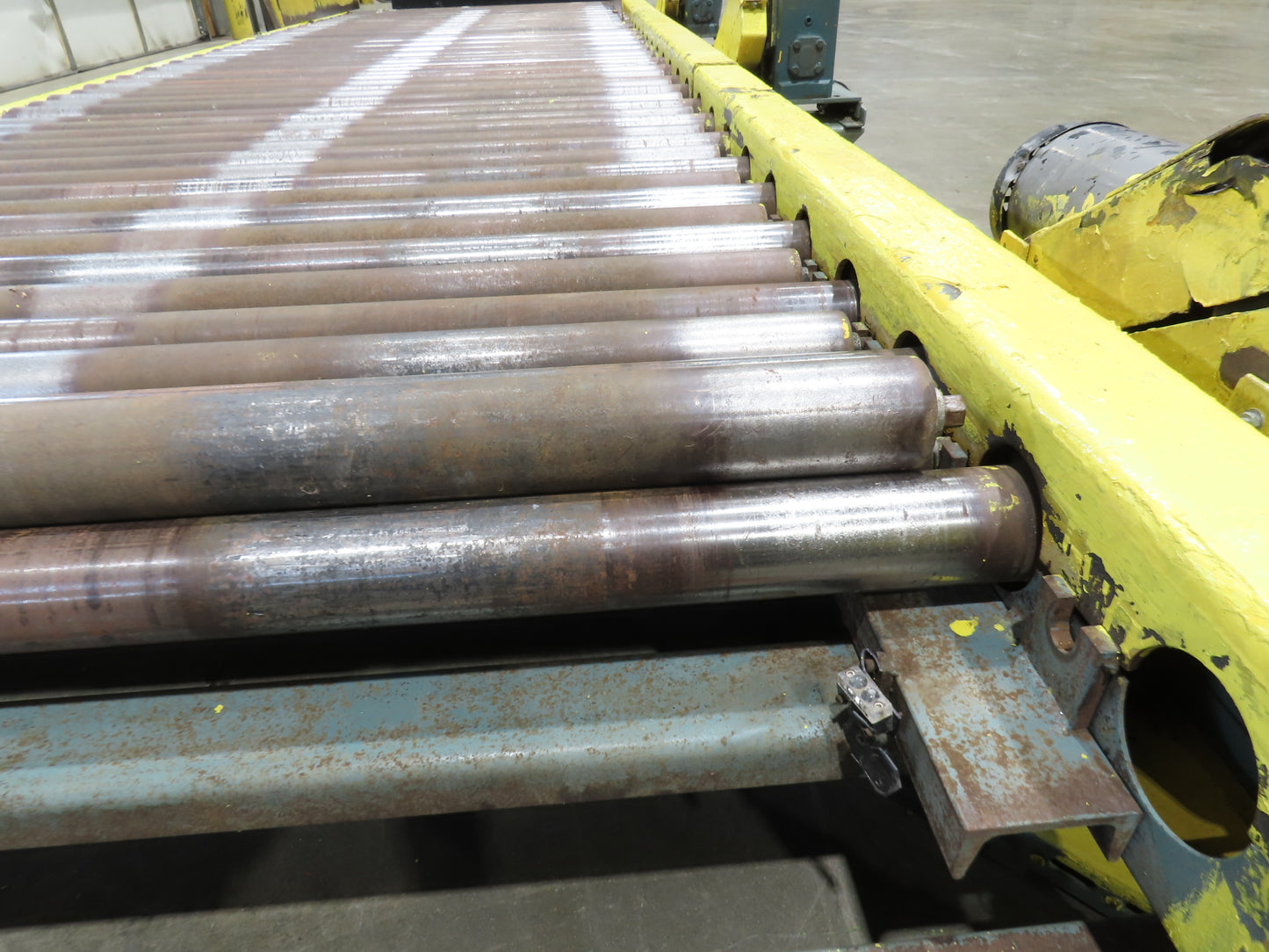 Hytrol 25-CRR 50"W x 15'L Pallet Conveyor 2.5" Roller 3PH Chain Drive 35FPM