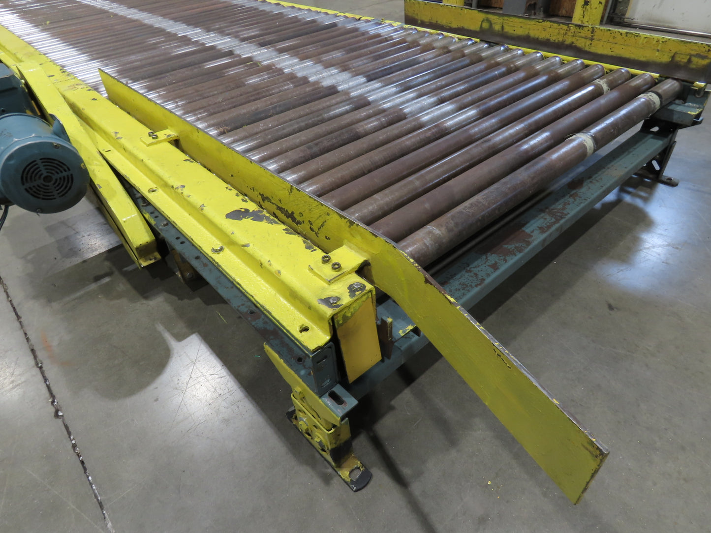 Hytrol 25-CRR 50"W x 15'L Pallet Conveyor 2.5" Roller 3PH Chain Drive 35FPM