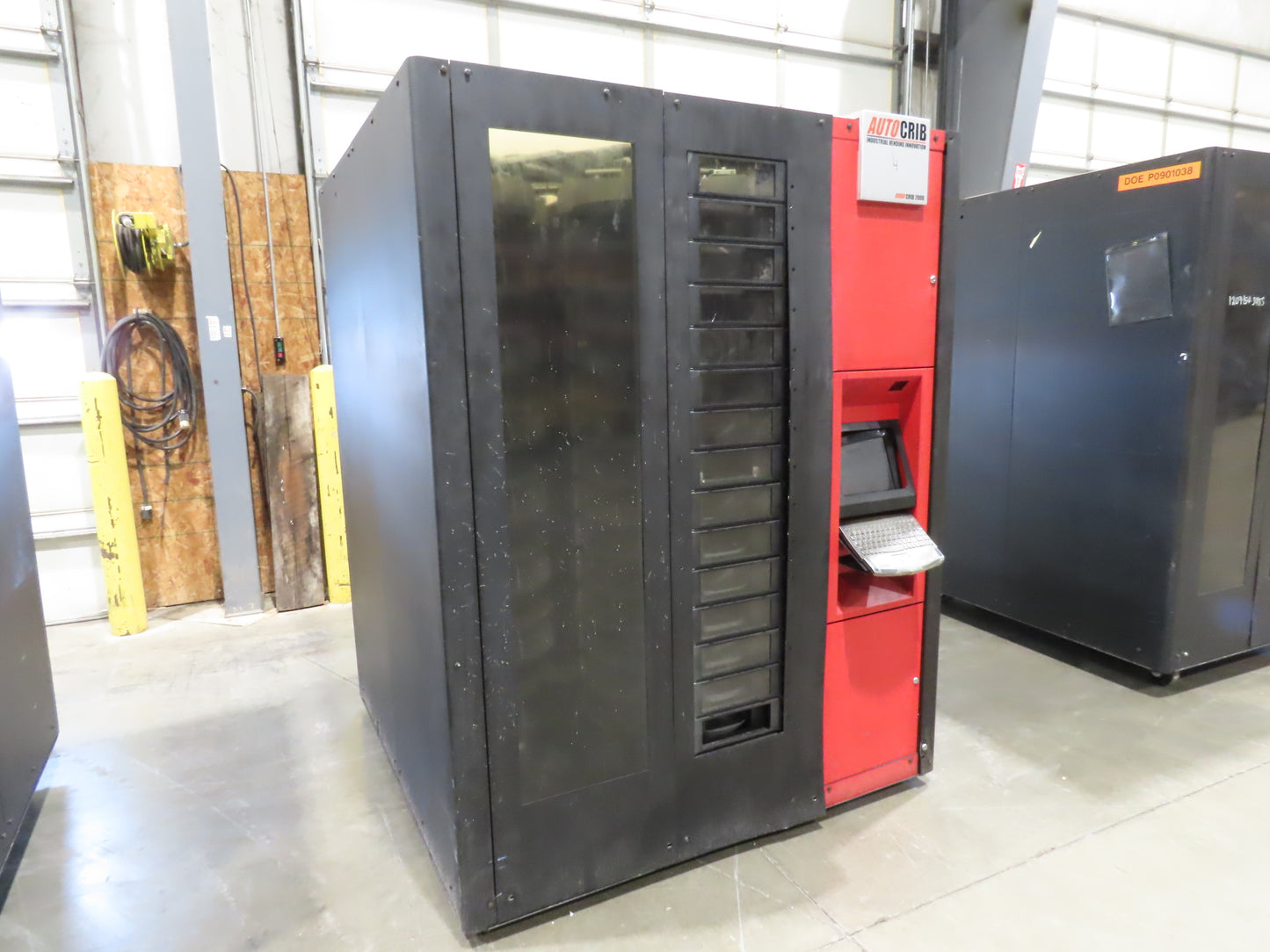 Auto Crib RoboCrib 2000 Industrial Tool Parts Vending Machine Inventory Stock