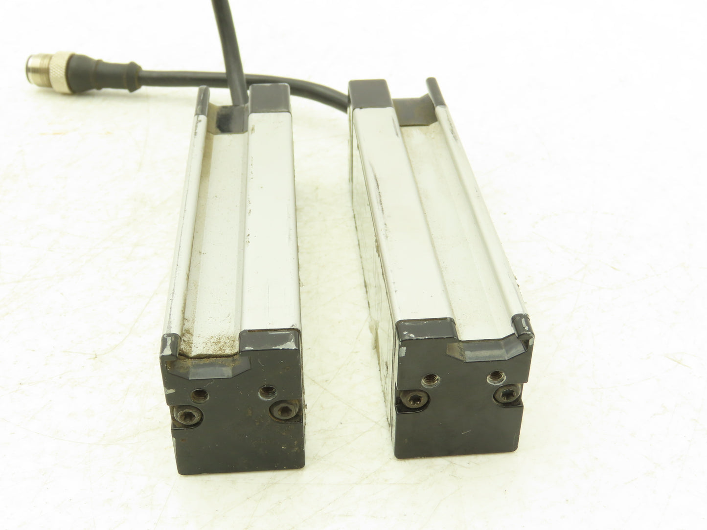 Banner Part Sensing Light Curtain Set 67mm Protected Height 300mm- 2m 10-30VDC