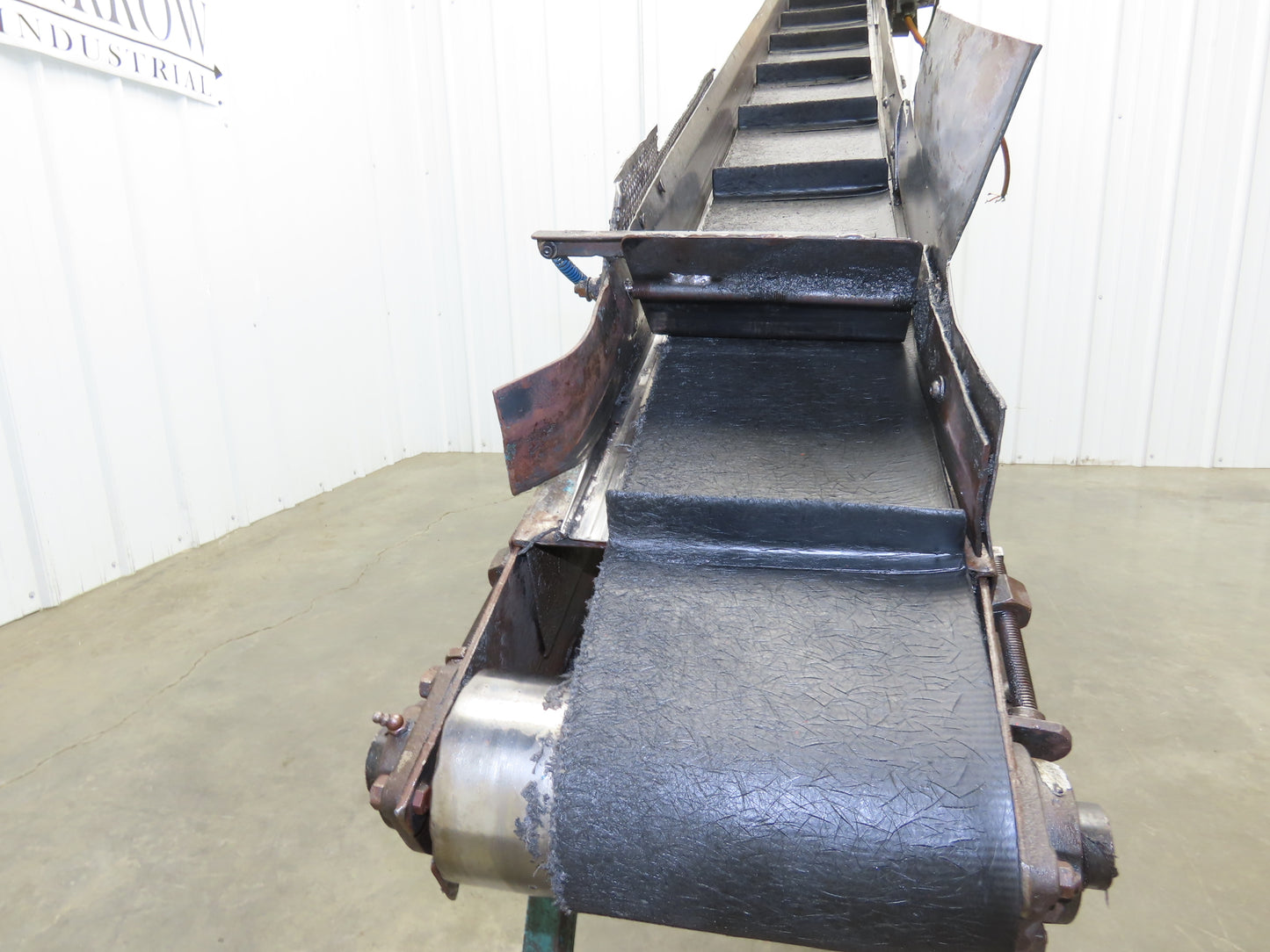 9'L Portable Parts Conveyor 8" Cleated Belt Adj Incline 3PH Chain Drive 75FPM