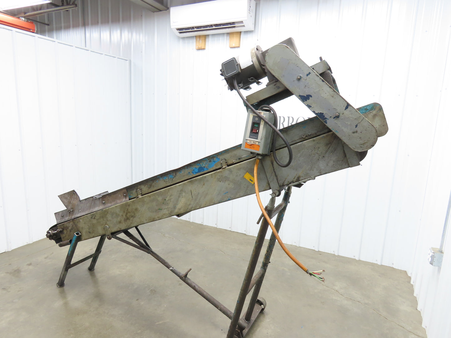 9'L Portable Parts Conveyor 8" Cleated Belt Adj Incline 3PH Chain Drive 75FPM