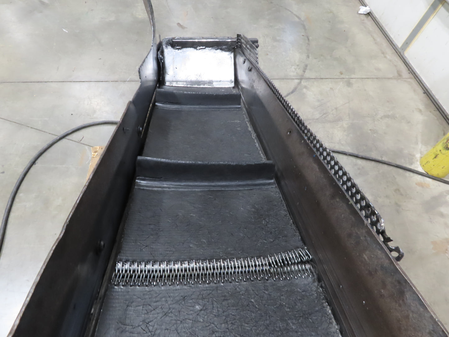 9'L Portable Parts Conveyor 8" Cleated Belt Adj Incline 3PH Chain Drive 75FPM