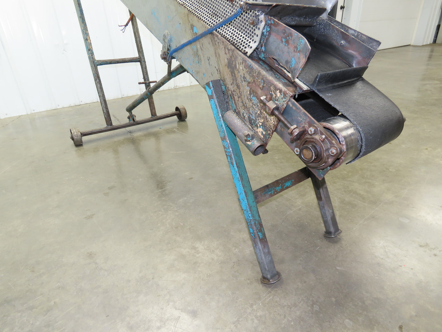 9'L Portable Parts Conveyor 8" Cleated Belt Adj Incline 3PH Chain Drive 75FPM