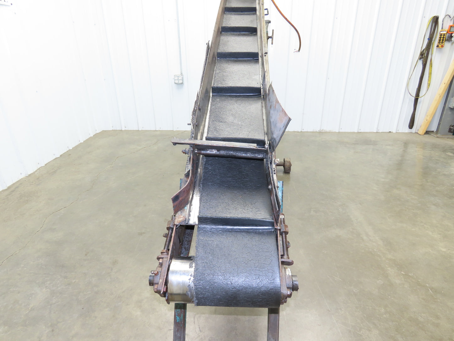 9'L Portable Parts Conveyor 8" Cleated Belt Adj Incline 3PH Chain Drive 75FPM