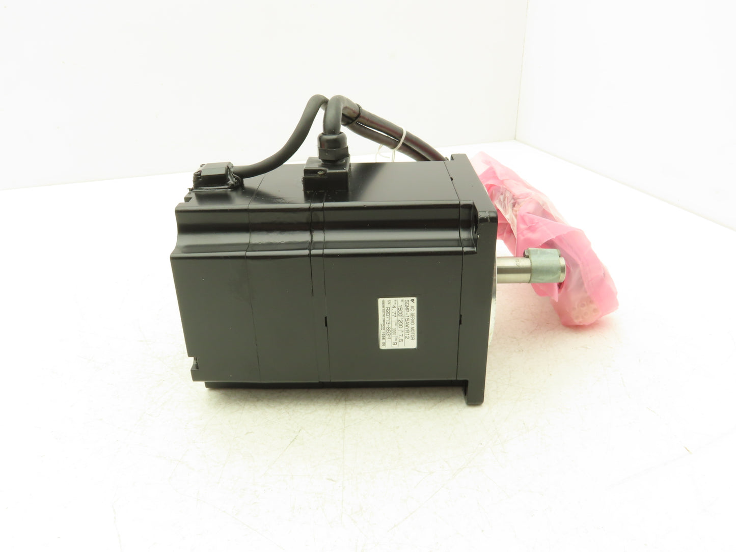 Yaskawa SGMP-15AWYR12 AC Servo Motor 1500W 4.77Nm 3000 RPM Encoder