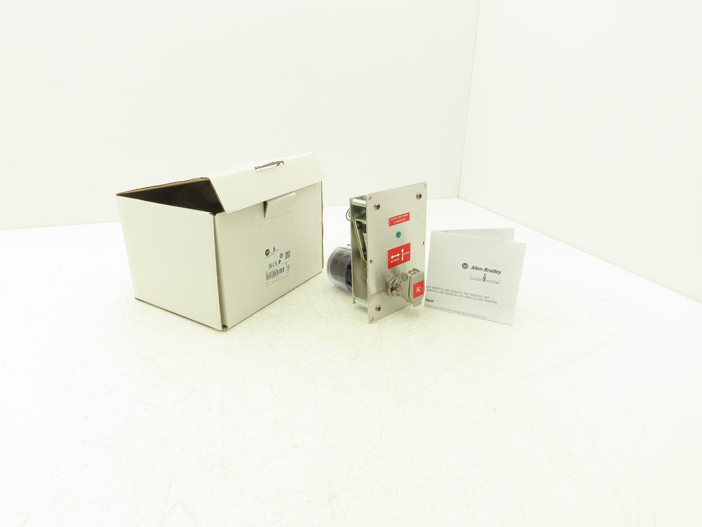 Allen Bradley 440T-MSRUE13AC Guardmaster Trapped Key Interlock Solenoid Release