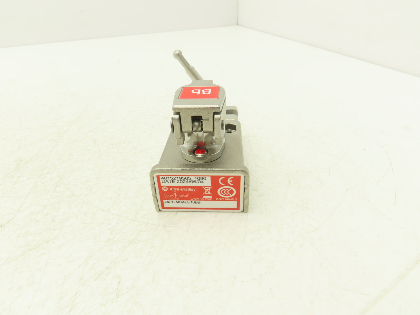 Allen Bradley 440T-MSALE10BB Guardmaster Trapped Key Interlock Switch With Key