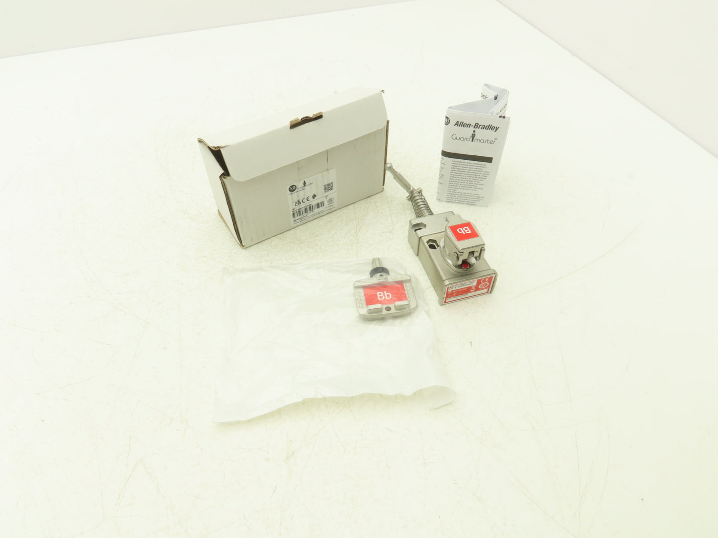 Allen Bradley 440T-MSALE10BB Guardmaster Trapped Key Interlock Switch With Key