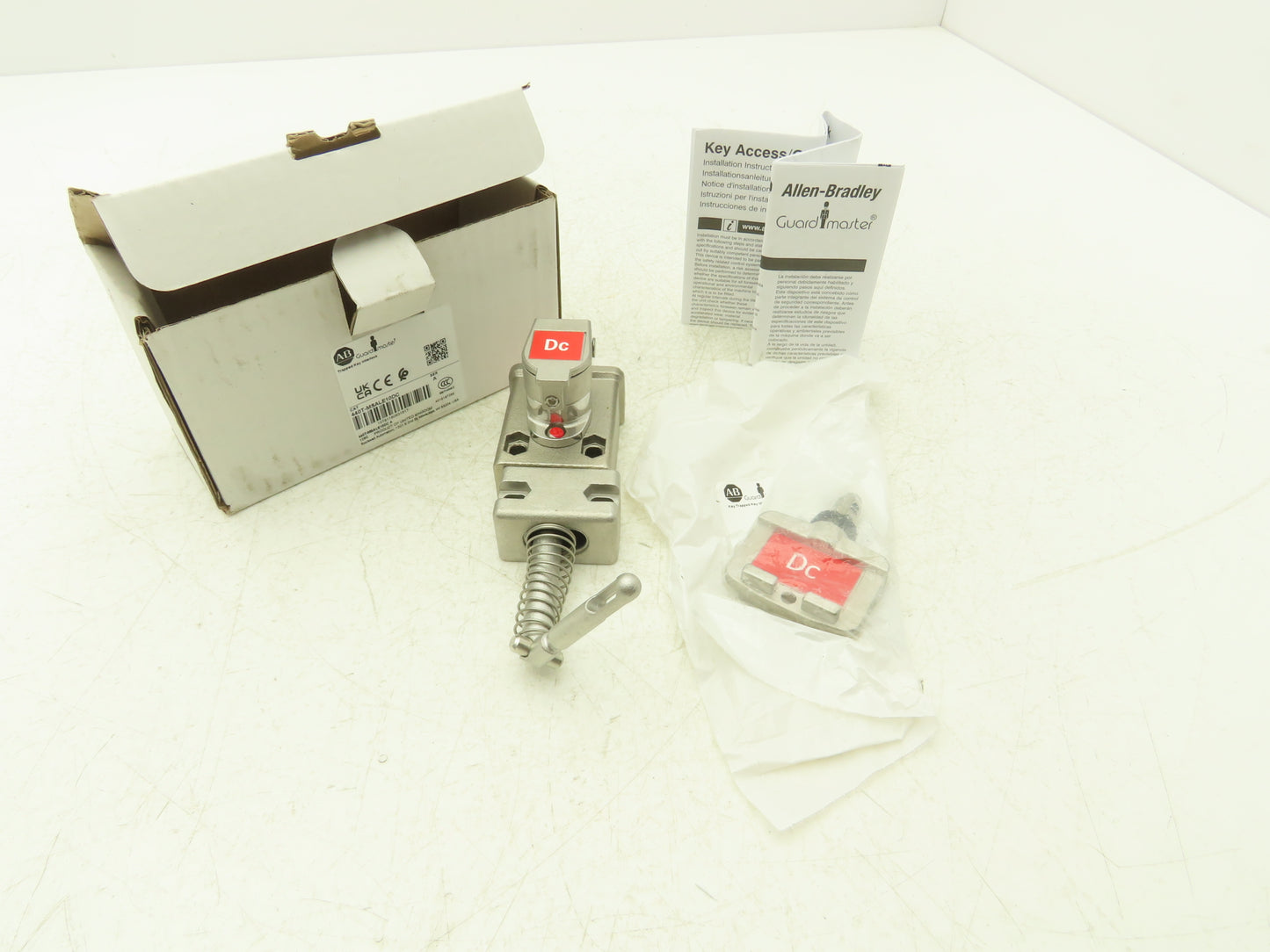 Allen Bradley 440T-MSALE10DC Guardmaster Trapped Key Interlock Switch With Key