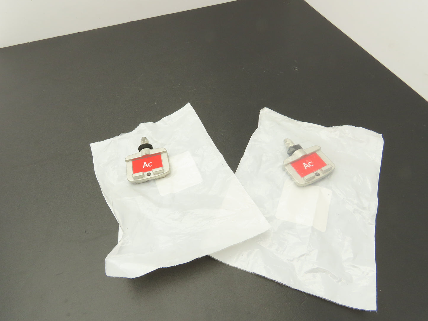Allen Bradley 440T-AKEYE10AC Guardmaster Trapped Key Interlock Key Ac  Lot of 2