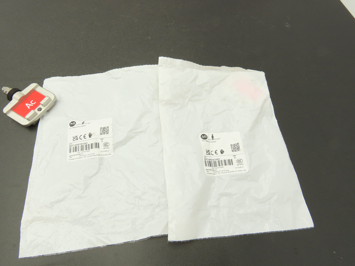 Allen Bradley 440T-AKEYE10AC Guardmaster Trapped Key Interlock Key Ac  Lot of 2