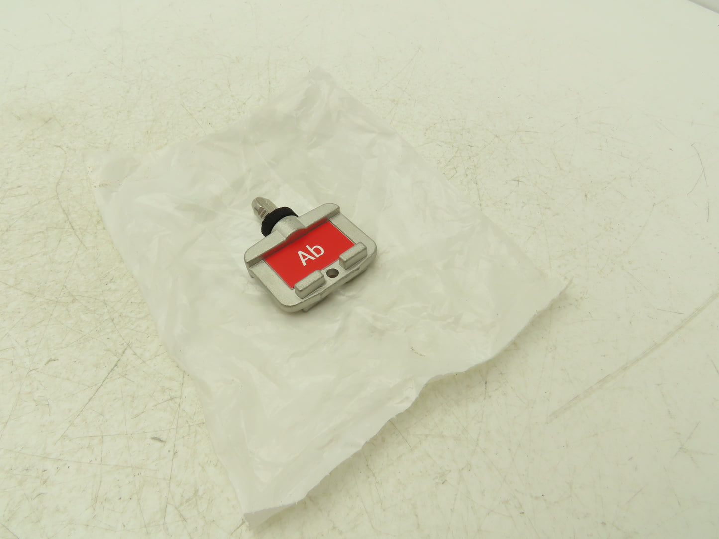Allen Bradley 440T-AKEYE10AB Guardmaster Trapped Key Interlock Key Ab