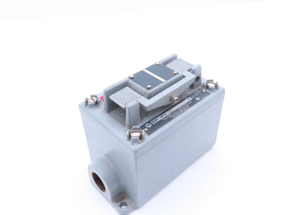 Allen Bradley 800T-XAP 1 Gang Explosion Proof Switch With Cover & Enclosure READ