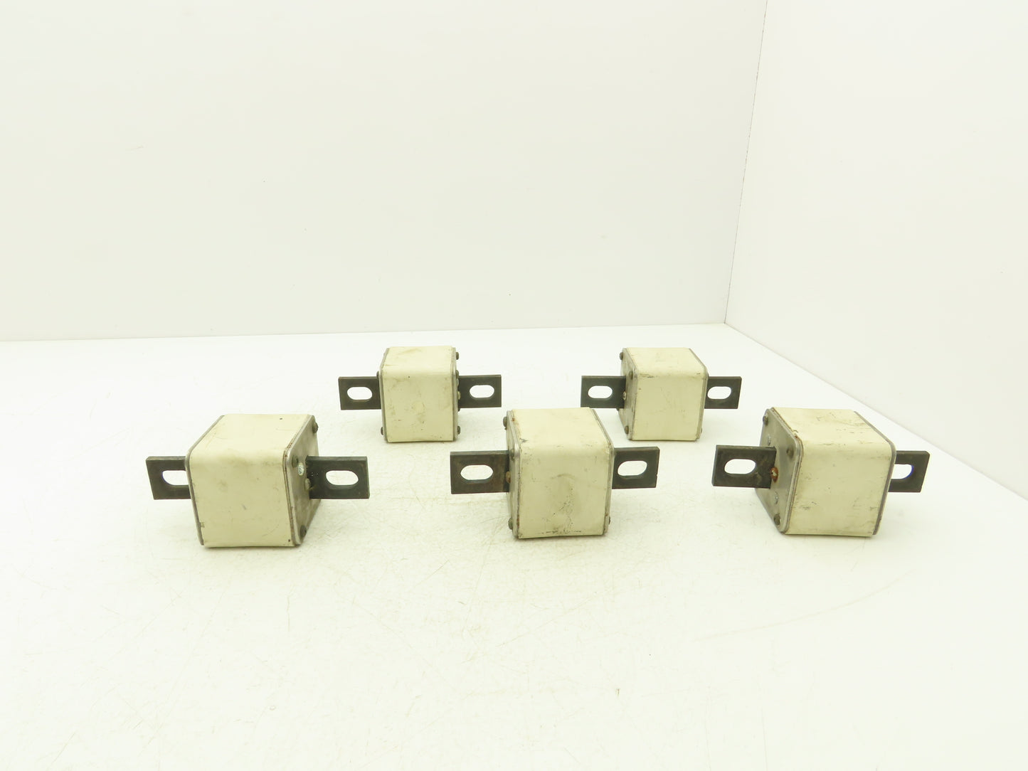 General Electric 218A4387P44 Current Limiting Fuse 525A 700V Lot of 5