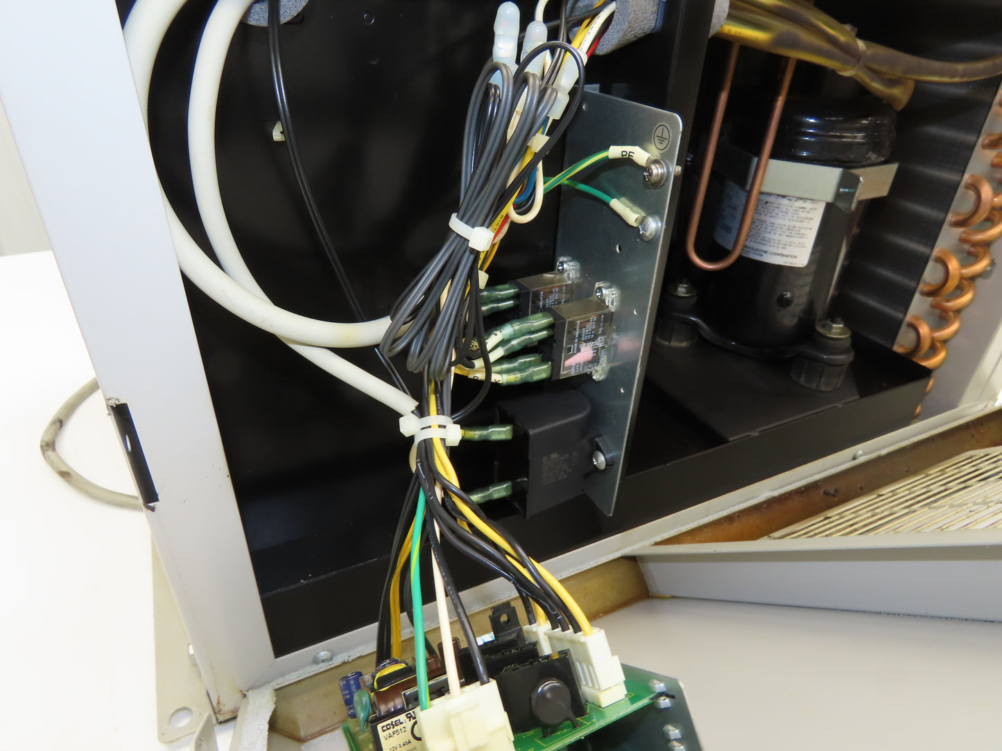 Apiste ENC-G1120EX Control Panel FA Cooler Heat Exchanger 200VAC