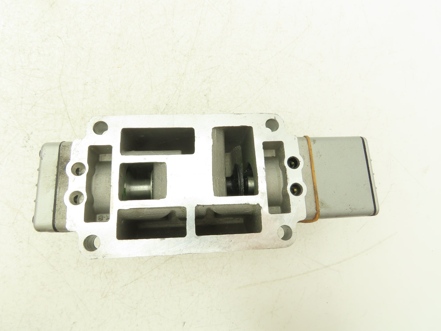 MAC 1301G-111D-1 Pneumatic Single Solenoid Valve 4/2-way 120V