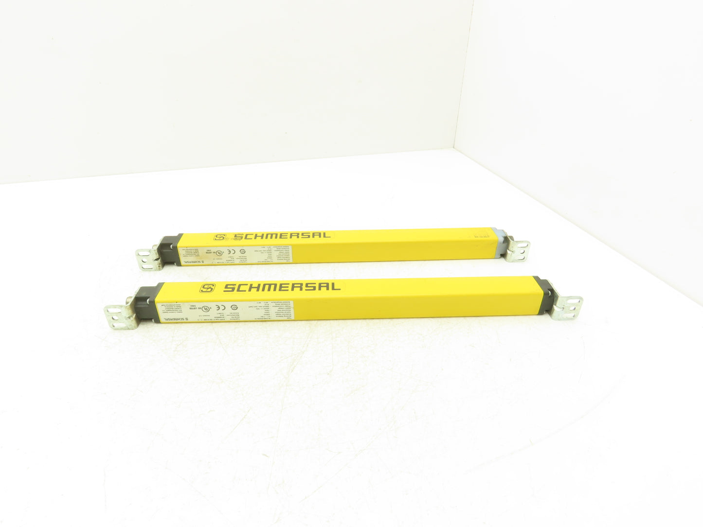 Schmersal SLC440-ER-0330-14-01 330mm Light Curtain Transmitter & Receiver Set