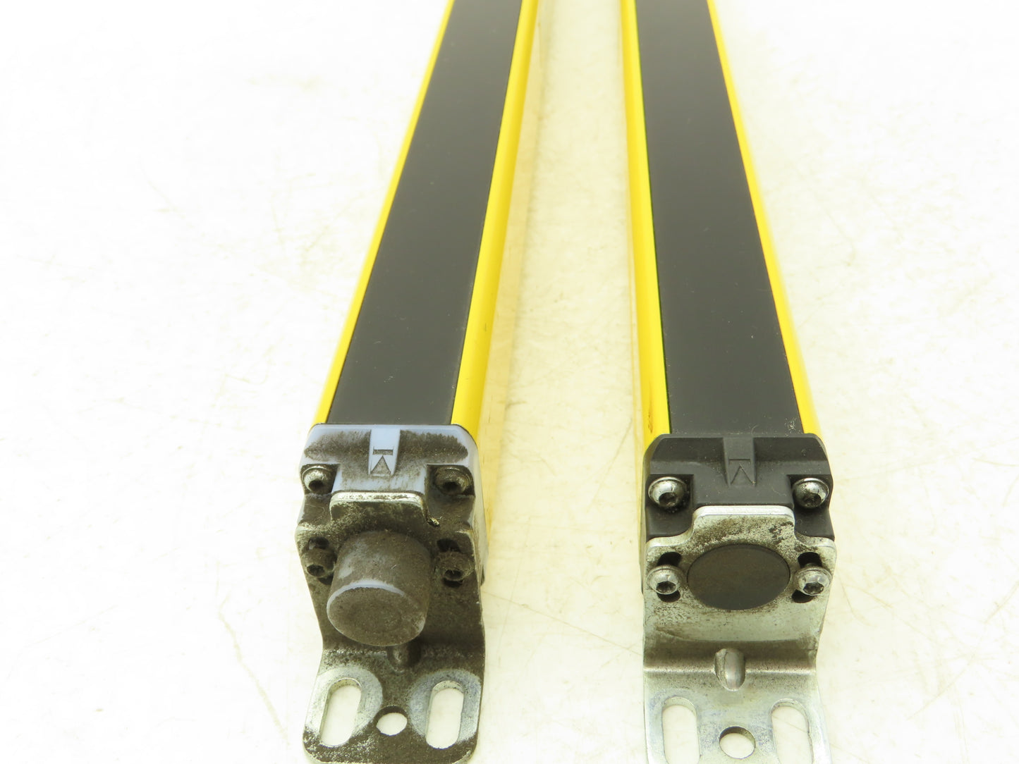 Schmersal SLC440-ER-0330-14-01 330mm Light Curtain Transmitter & Receiver Set