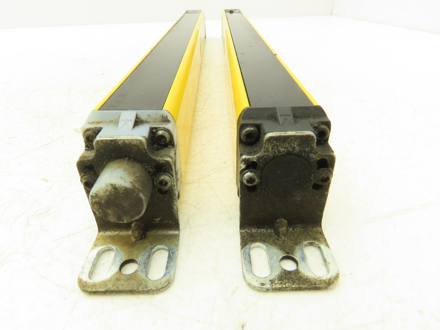 Schmersal SLC440-ER-0330-14-01 330mm Light Curtain Transmitter & Receiver Set