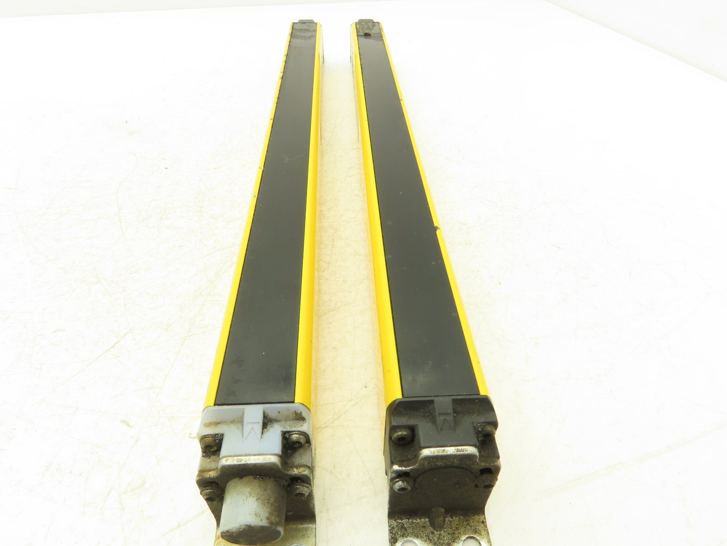 Schmersal SLC440-ER-0330-14-01 330mm Light Curtain Transmitter & Receiver Set