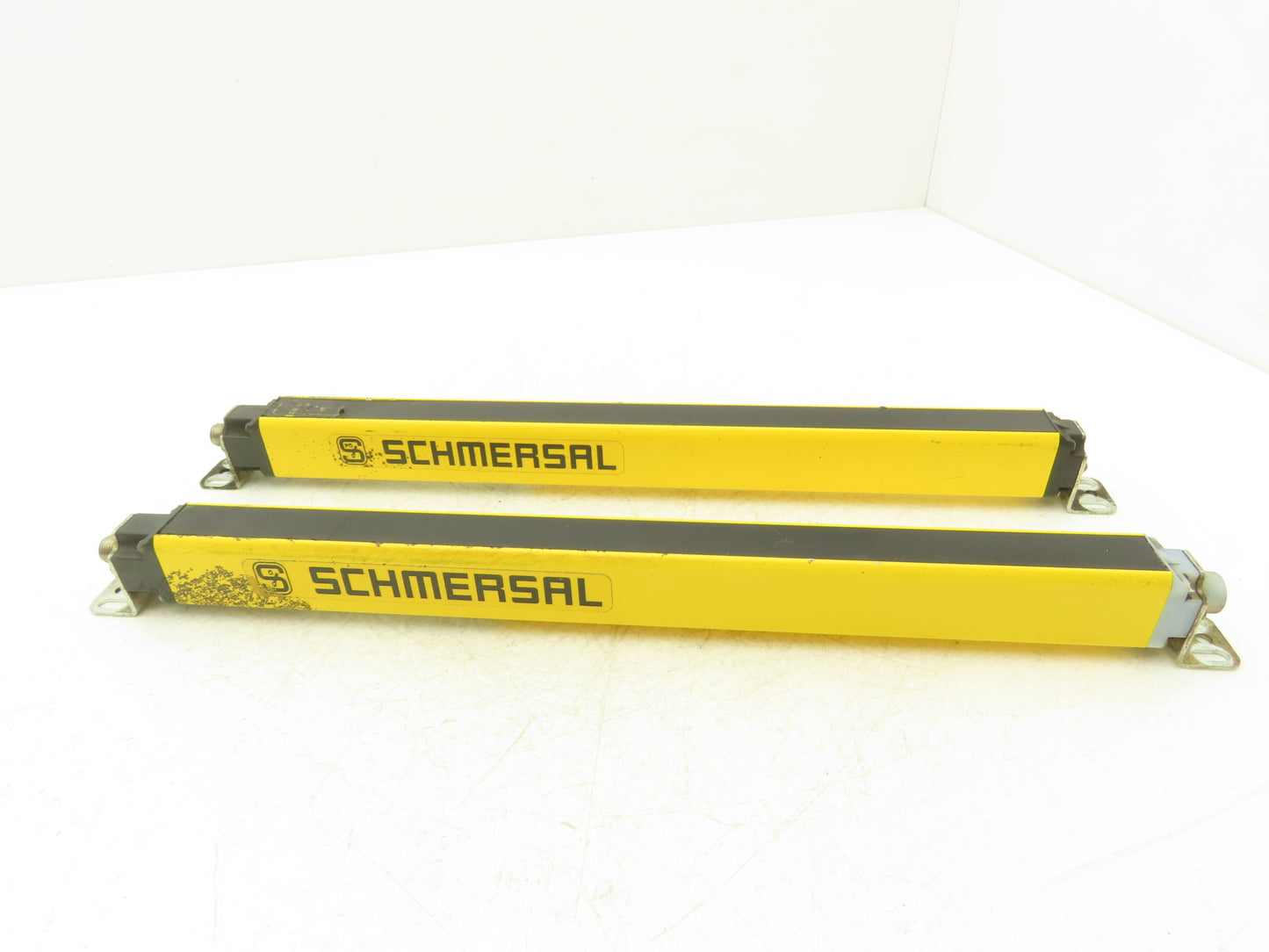 Schmersal SLC440-ER-0330-14-01 330mm Light Curtain Transmitter & Receiver Set