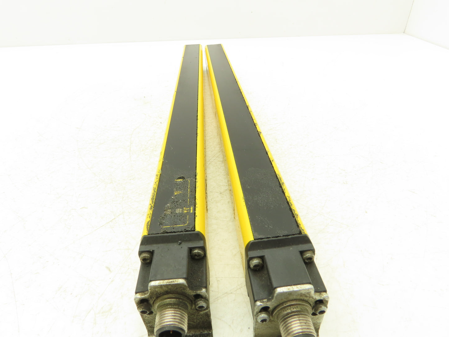 Schmersal SLC440-ER-0330-14-01 330mm Light Curtain Transmitter & Receiver Set