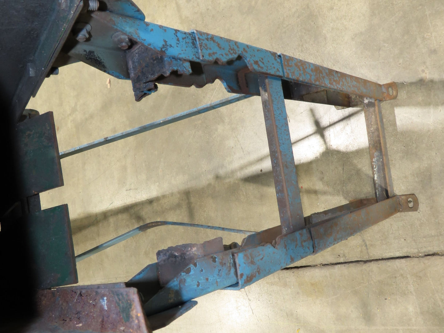11' 5" Incline Parts Conveyor Steel Wire Mesh 8"Belt 460V 3PH 65FPM Chain Drive