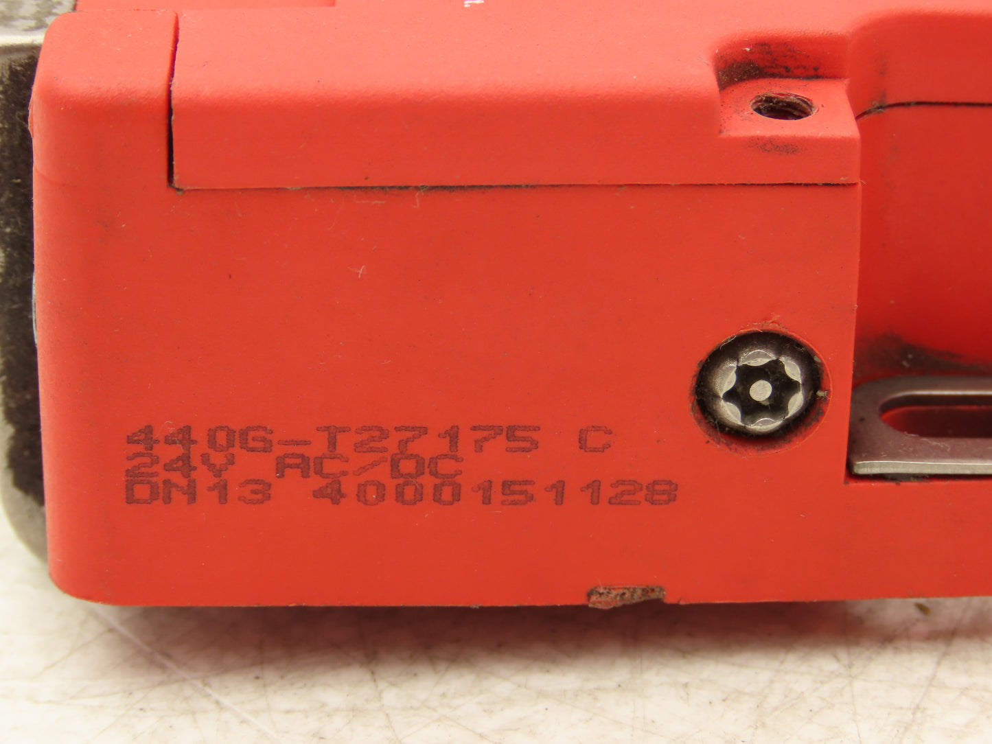 Allen Bradley 440G-T27175 Guardmaster Locking Safety Guard Switch 24V AC/DC