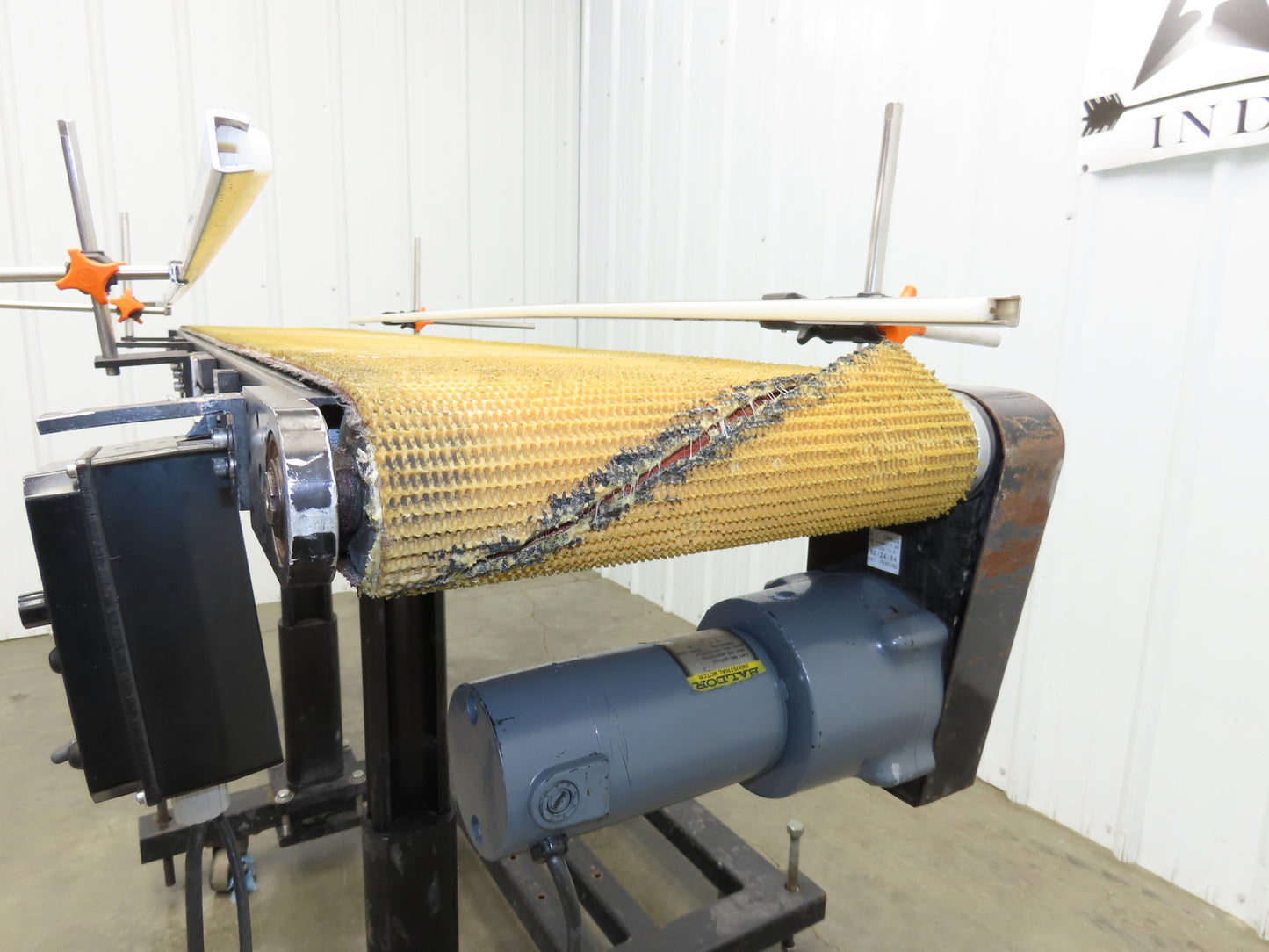 72"L Portable Grip Top Conveyor 12"Belt 115V Variable Speed Belt Drive 0-98FPM