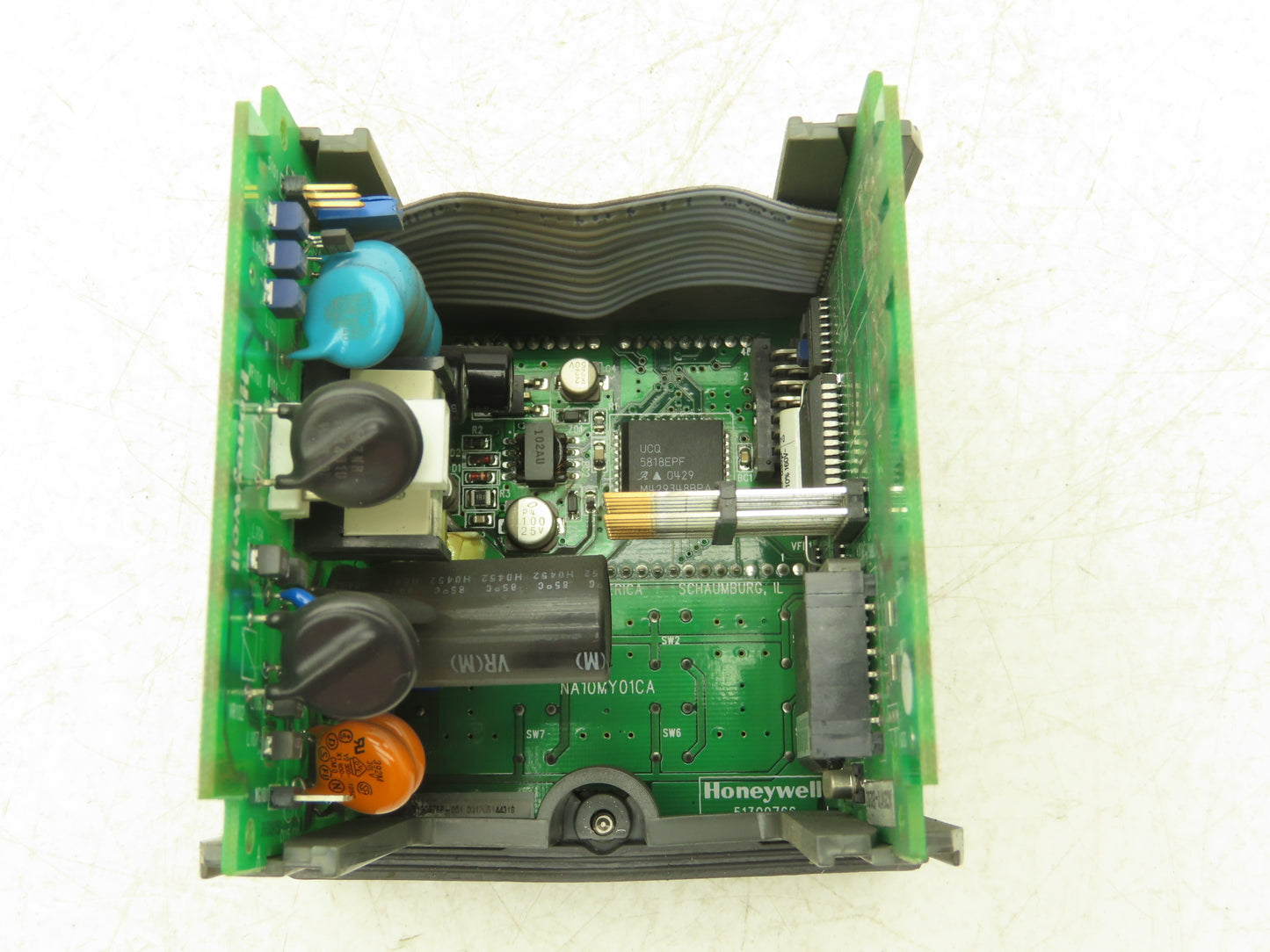 Honeywell UDC2300 Mini-Pro Temperature Controller DC230L-E0-00-10-0A00000-20-0