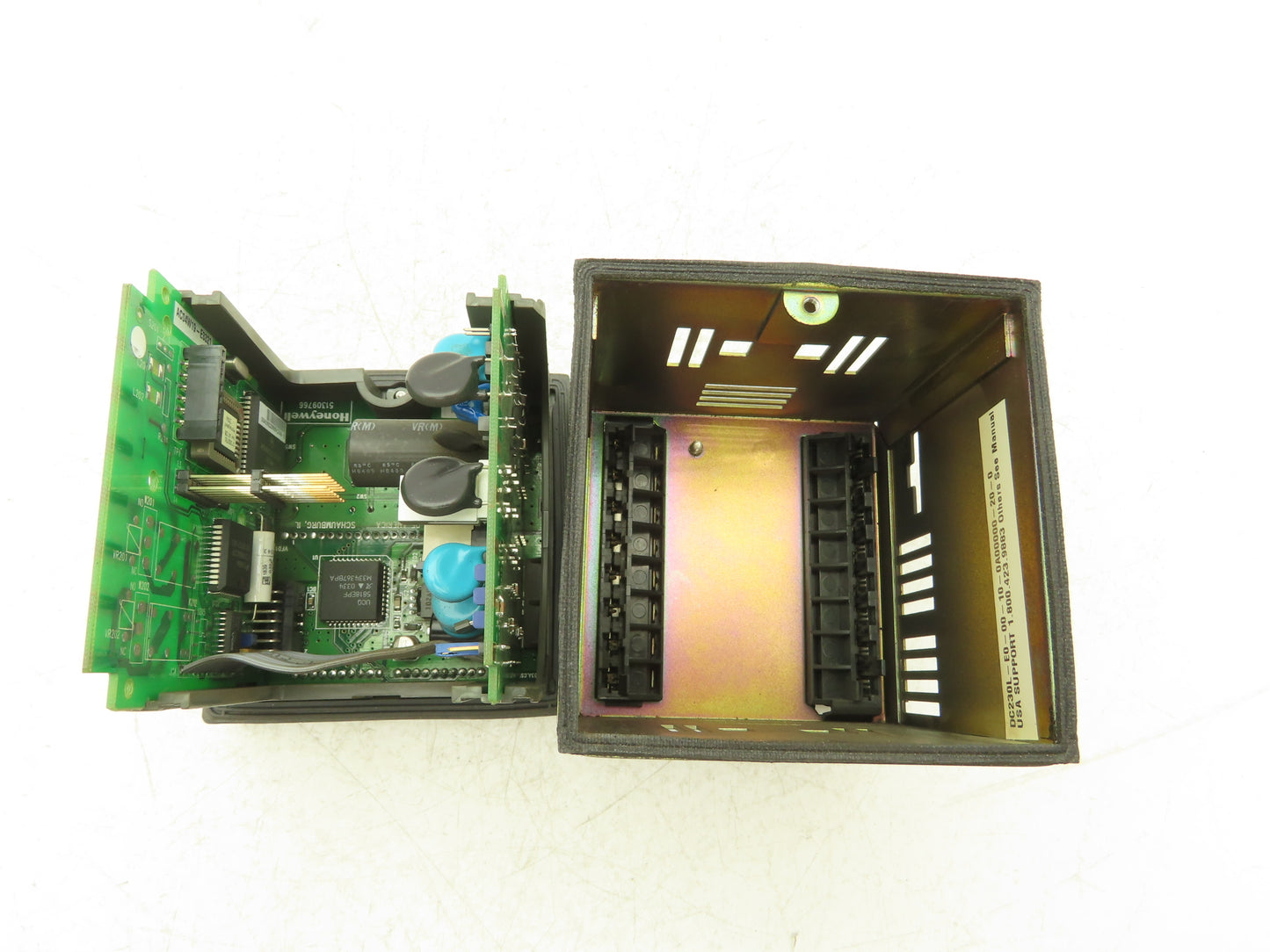 Honeywell UDC2300 Mini-Pro Temperature Controller DC230L-E0-00-10-0A00000-20-0
