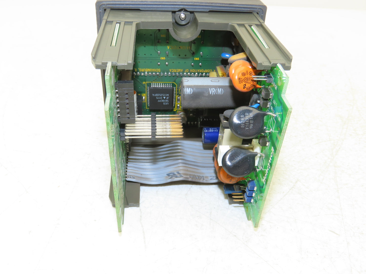 Honeywell UDC2300 Mini-Pro Temperature Controller DC230L-E0-00-10-0A00000-00-0