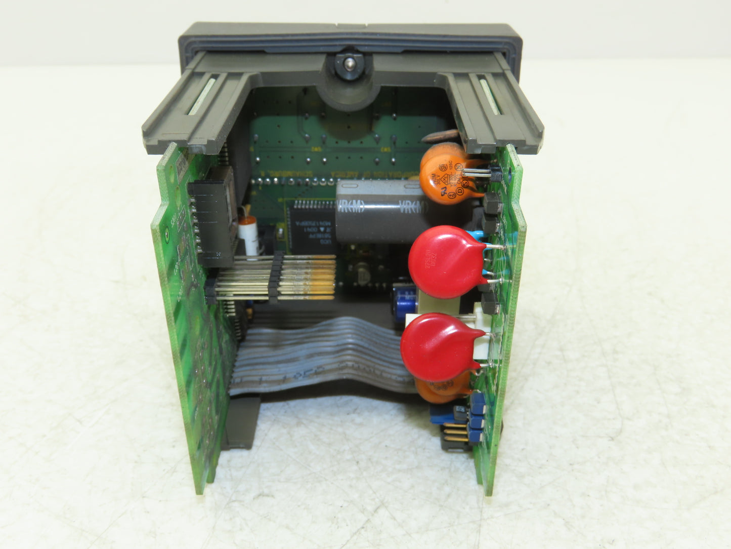 Honeywell UDC2300 Mini-Pro Temperature Controller DC230L-E0-00-10-0A00000-00-0