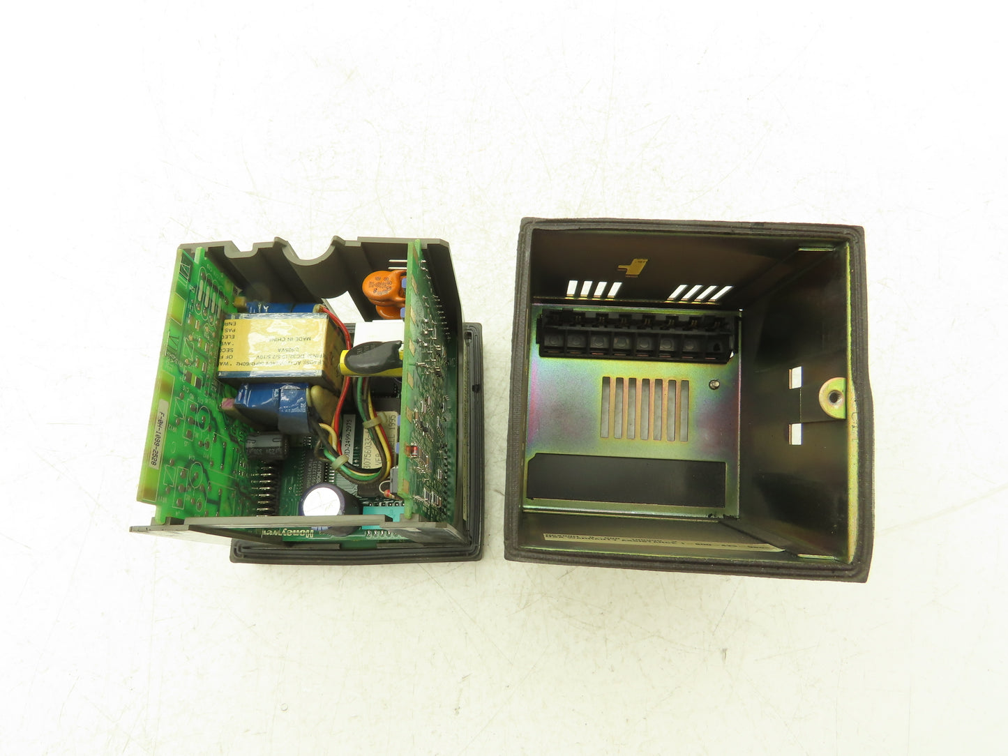 Honeywell UDC2000 Mini-Pro Temperature Controller 120VAC DC200H-0-000-10000-0