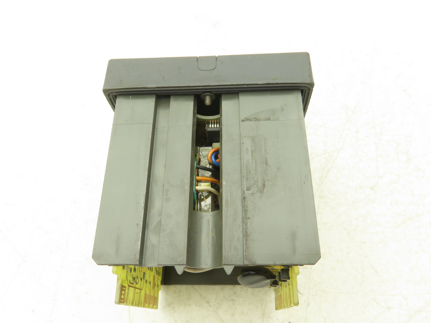 Honeywell UDC2000 Mini-Pro Temperature Controller 120VAC DC200H-0-000-1F000-0