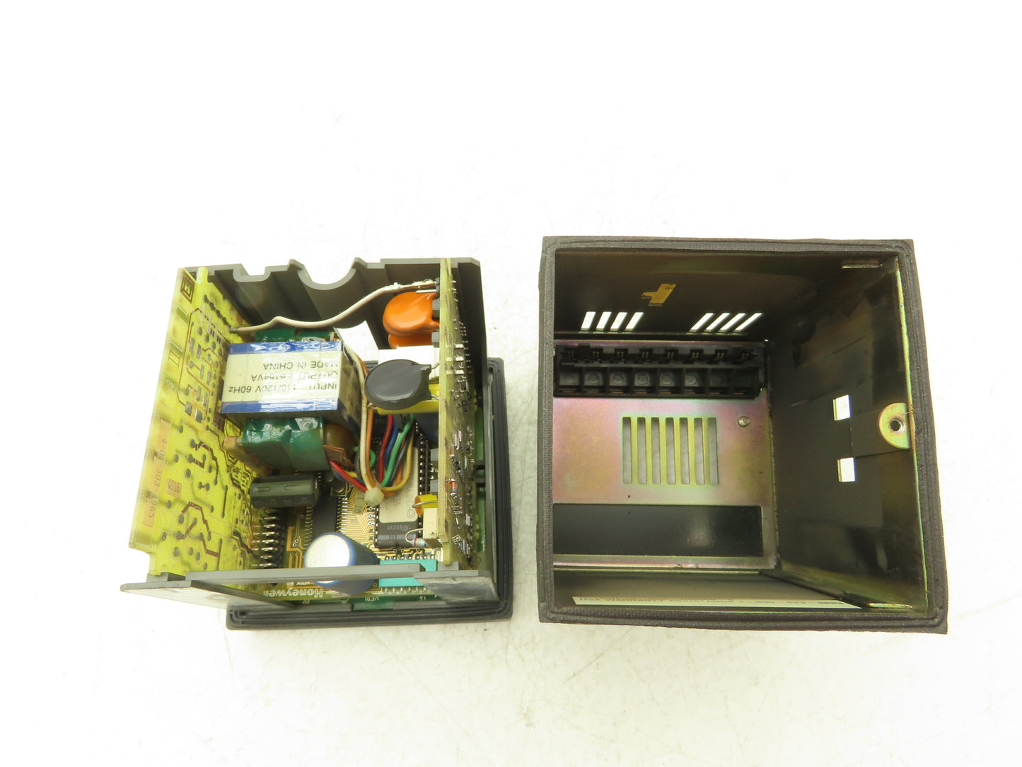 Honeywell UDC2000 Mini-Pro Temperature Controller 120VAC DC200H-0-000-1F000-0