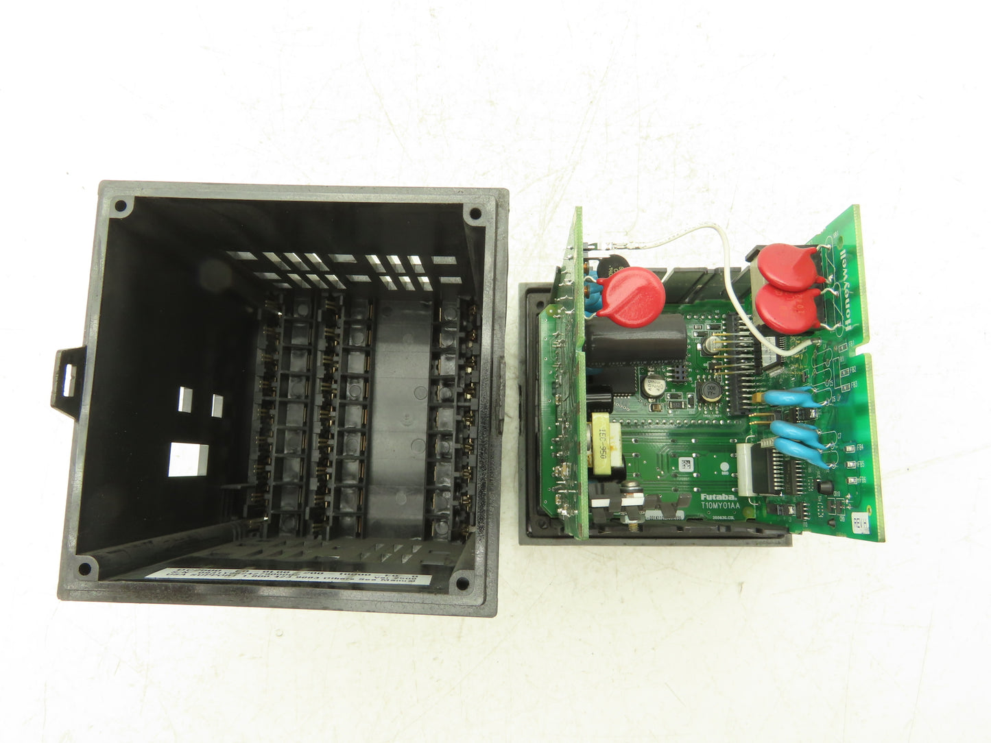 Honeywell UDC2500 Digital Temperature Controller DC2500-E0-0L00-200-10000-E0-0