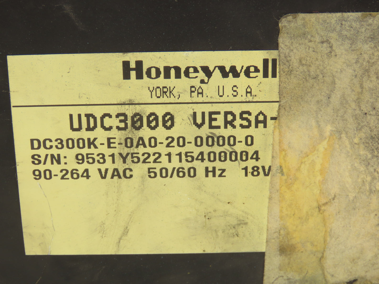 Honeywell UDC3000 Digital Temperature Controller DC300K-E-0A0-20-0000-0