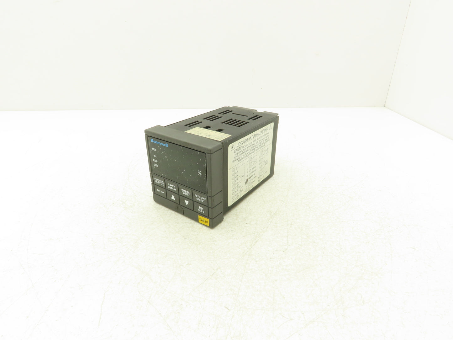Honeywell UDC3300  Digital Temperature Controller DC330B-E0-000-20-000000-00-0