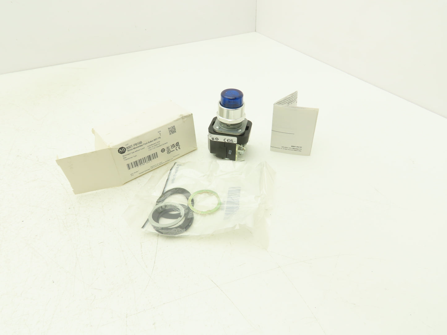 Allen Bradley 800T-PB16B Illuminated Push Button Momentary Blue 120VAC 30mm