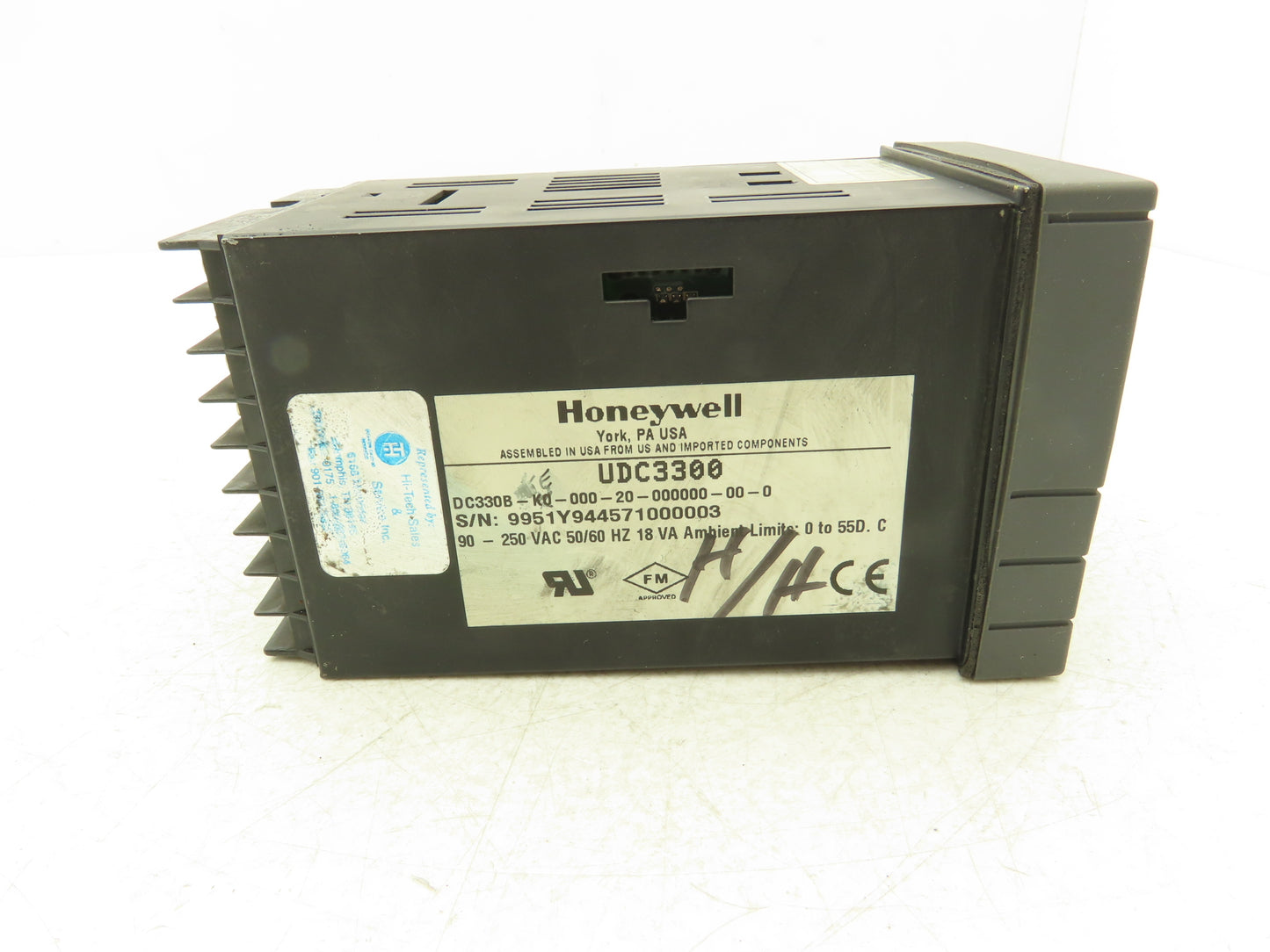 Honeywell UDC3300  Digital Temperature Controller DC330B-K0-000-20-000000-00-0